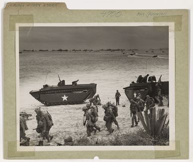 Marines Swarm Ashore at Iheya Shima