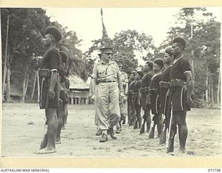 LAE, NEW GUINEA, 1944-03-27. MAJOR-GENERAL B. M. MORRIS, DS0 (CENTRE), INSPECTS A LOCAL DETACHMENT OF THE ROYAL PAPUAN CONSTABULARY AT THE ROYAL PAPUAN CONSTABULARY BARRACKS DURING A VISIT TO LAE