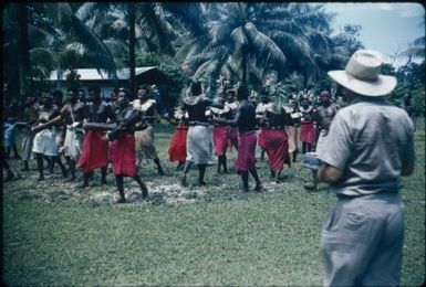 Nissan Island dancing (5) : Nissan Island, Papua New Guinea, 1960 / Terence and Margaret Spencer