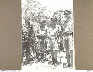 1943-02-04. NEW GUINEA. SANANANDA FRONT. LEFT TO RIGHT COLONEL JENS DOE, COLONEL MURRAY, GENERAL HERRING AND GENERAL VASEY. (NEGATIVE BY BOTTOMLEY)