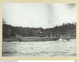 KAMANDRAN, NEW BRITAIN. 1945-03-16. MEMBERS OF THE 13TH FIELD COMPANY, ROYAL AUSTRALIAN ENGINEERS CONSTRUCTING A BARGE LANDING JETTY