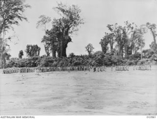 TOROKINA, BOUGAINVILLE ISLAND, SOLOMON ISLANDS. 1945-08-16. 80 GROUP CAPTAIN DIXIE ROBISON CHAPMAN OF ADELAIDE, SA, TELLS A PARADE OF RAAF PERSONNEL OF ARRANGEMENTS MADE FOR THE SURRENDER OF ..