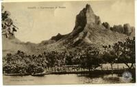 Tahiti. - Une montagne de Moorea