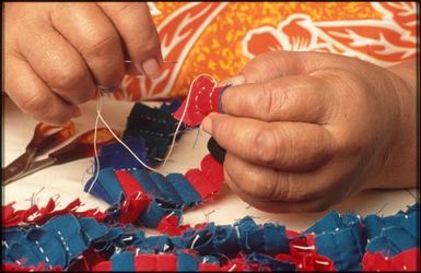 Making tivaevae taorei: sewing a row