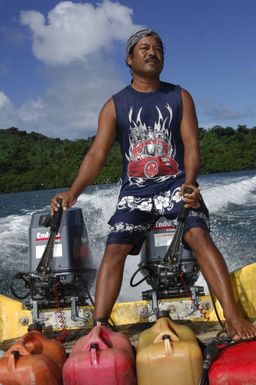 [Assignment: 48-DPA-SOI_K_Pohnpei_6-10-11-07] Pacific Islands Tour: Visit of Secretary Dirk Kempthorne [and aides] to Pohnpei Island, of the Federated States of Micronesia [48-DPA-SOI_K_Pohnpei_6-10-11-07__DI13953.JPG]