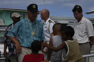 [Assignment: 48-DPA-SOI_K_Kwajalein_6-11-07] Pacific Islands Tour: Visit of Secretary Dirk Kempthorne [and aides] to Kwajalein Atoll, of the Republic of Marshall Islands [48-DPA-SOI_K_Kwajalein_6-11-07__DI14360.JPG]