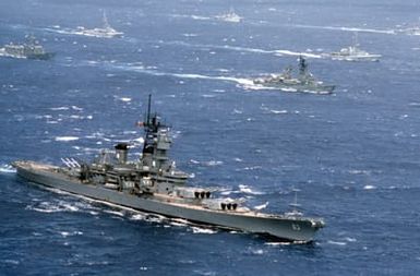 A starboard bow view of the battleship USS MISSOURI (BB-63) underway with its battle group during exercise RIMPAC '90 near Hawaii. The Australian guided missile destroyer HMAS BRISBANE (DDG 41) and the Canadian frigate HMCS ANNAPOLIS (265) are underway to port of the Missouri