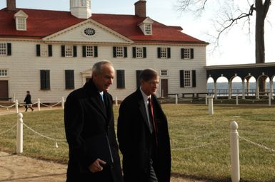 [Assignment: 48-DPA-01-12-09_SOI_K_Mt_Vernon] Visit of Secretary Dirk Kempthorne to Mount Vernon Estate and Gardens, Mount Vernon, Virginia, [for touring and announcement of the U.S. nomination of the George Washington home, along with the Papahanaumokuakea Marine National Monument in Hawaii, for inclusion on the United Nations Educational, Scientific, and Cultural Organization's (UNESCO's) World Heritage List. Joining Secretary Kempthorne for the announcement was James Rees, Executive Director of the Mount Vernon Estate and Gardens.] [48-DPA-01-12-09_SOI_K_Mt_Vernon_IOD_9403.JPG]