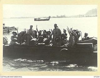 LAE, NEW GUINEA. 1944-08-14. SISTERS FROM THE 128TH GENERAL HOSPITAL, PORT MORESBY, MOVING ASHORE IN AUSTRALIAN ARMY "DUKWS" AFTER DISEMBARKING FROM THE 2/1ST HOSPITAL SHIP MANUNDA. WFX3411 SISTER ..