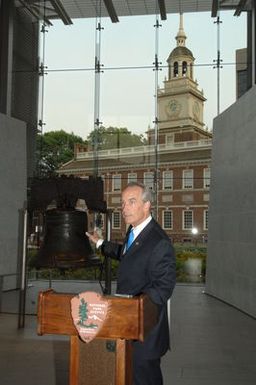 [Assignment: 48-DPA-07-13-08_SOI_K_Philly_Rec] Reception at Independence National Historical Park for attendees at the National Governors Association Centennial Meeting in Philadelphia, Pennsylvania. Secretary Dirk Kempthorne [and Independence National Historical Park Deputy Superintendent Darla Sidles delivered official remarks; and the Secretary conversed with fellow NGA attendees, among them Pennsylvanina Governor Edward Rendell, Vermont Governor James Douglas, Wyoming Governor Dave Freudenthal, Guam Governor Felix Camacho, former Tennessee Governor Don Sundquist, and former Michigan Governor John Engler.] [48-DPA-07-13-08_SOI_K_Philly_Rec_IOD_9320.JPG]