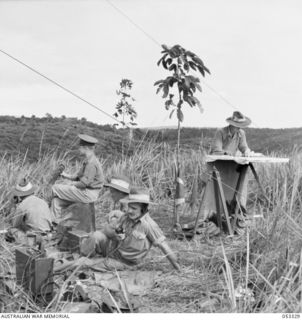 BISIATABU, SOGERI VALLEY, NEW GUINEA. 1943-06-29. GUN POSITIONS OF B TROOP, 9TH BATTERY, 2/5TH AUSTRALIAN FIELD REGIMENT DURING A PRACTICE SHOOT. LEFT TO RIGHT: NX93338 GUNNER E. W. BRAY, COMMAND ..