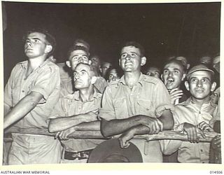 1943-03-29. NEW GUINEA. CAUSE AND EFFECT SOMEWHERE IN NEW GUINEA. A RIGHT WHICH MISSED AT AN RAAF BOXING TOURNAMENT CAUSED VAROUS EXPRESSIONS ON ONLOOKERS FACES. (NEGATIVE BY N. BROWN)