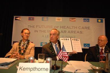 [Assignment: 48-DPA-09-29-08_SOI_K_Isl_Conf_Sign] Signing of interagency coordination pledge at the Insular Areas Health Summit [("The Future of Health Care in the Insular Areas: A Leaders Summit") at the Marriott Hotel in] Honolulu, Hawaii, where Interior Secretary Dirk Kempthorne [joined senior federal health officials and leaders of the U.S. territories and freely associated states to discuss strategies and initiatives for advancing health care in those communities [48-DPA-09-29-08_SOI_K_Isl_Conf_Sign_DOI_0611.JPG]