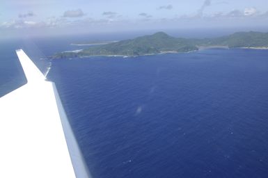 [Assignment: 48-DPA-SOI_K_Amer_Sam] Pacific Islands Tour: Visit of Secretary Dirk Kemmpthorne [and aides] to American Samoa, U.S. Territory [48-DPA-SOI_K_Amer_Sam__DI15717.JPG]