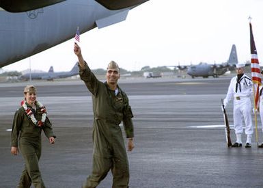 US Navy (USN) crewmembers from the USN EP-3 "Aries II" aircraft involved in the March 31st accident with a Chinese F-8 aircraft arrive at Hickam AFB, Hawaii (HI). The crew arrived at Hickam AFB, HI from Andersen AFB Guam, as a part of Operation VALIANT RETURN. The EP-3 crewmembers were detained in China for 17-days prior to being released