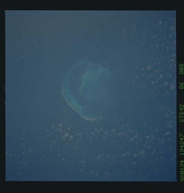 S42-86-008 - STS-042 - STS-42 earth observations