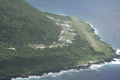 [Assignment: 48-DPA-SOI_K_Amer_Sam] Pacific Islands Tour: Visit of Secretary Dirk Kemmpthorne [and aides] to American Samoa, U.S. Territory [48-DPA-SOI_K_Amer_Sam__DI15737.JPG]