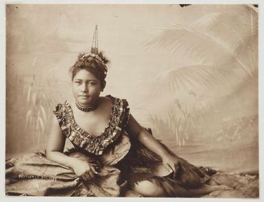 Unknown Samoan woman