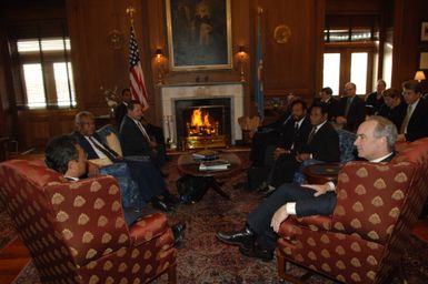 [Assignment: 48-DPA-02-25-08_SOI_K_Pres_Palau] Secretary Dirk Kempthorne [meeting at Main Interior] with government delegation from the Republic of Palau, [led by Palau President Tommy Remengesau. Secretary Kempthorne and President Remengesau discussed, among other subjects, the possibility of creating a National Heritage Area on the Palau island of Peleliu, along with the upcoming Review of the Palau-U.S. Compact of Free Association.] [48-DPA-02-25-08_SOI_K_Pres_Palau_IOD_1106.JPG]