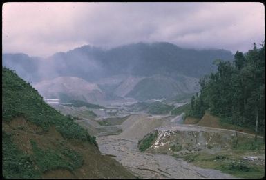 The 'overburdened' Pinei river : Bougainville Island, Papua New Guinea, April 1971 / Terence and Margaret Spencer