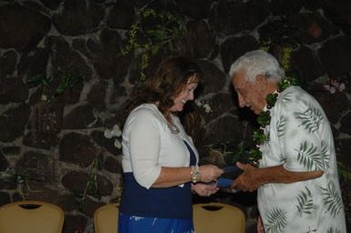 [Assignment: 48-DPA-09-28-08_SOI_K_NPS_Vol_AZ] President's Call to Service Award ceremony and reception for volunteers at the U.S.S. Arizona Memorial, Pearl Harbor, Honolulu, Hawaii, with Secretary Dirk Kempthorne [joining the National Park Service's Chief Historian for the Memorial, Daniel Martinez, among the dignitaries on hand] [48-DPA-09-28-09_SOI_K_NPS_Vol_AZ_IOD_4615.JPG]