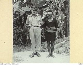 FINSCHHAFEN AREA, NEW GUINEA. 1944-04-25. MAJOR-GENERAL B.M. MORRIS, DSO, GOC AUSTRALIAN NEW GUINEA ADMINISTRATIVE UNIT (1), WITH SERGEANT IWAGU, GM, ROYAL PAPUAN CONSTABULARY (2), AT KAKAKOG ..