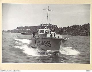 JACQUINOT BAY, NEW BRITAIN, 1945-08-31. THE FAST SUPPLY BOAT (AM1488). USED BY 53 PORT CRAFT COMPANY ROYAL AUSTRALIAN ENGINEERS, CUTTING THROUGH THE WATER