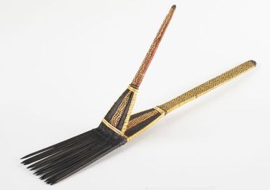 Fa'au (head comb)