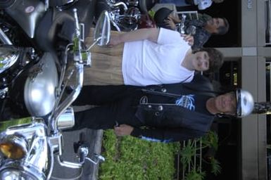 [Assignment: 48-DPA-SOI_K_Guam_6-6-7-07] Pacific Islands Tour: Visit of Secretary Dirk Kempthorne [and aides] to Guam, U.S. Territory [48-DPA-SOI_K_Guam_6-6-7-07__DI12396.JPG]