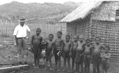 A.J. Bearup with a group of boys from Mogei area, Mount Hagen, 1934 [G. Heydon]