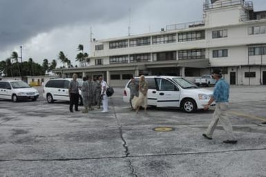 [Assignment: 48-DPA-SOI_K_Kwajalein_6-11-07] Pacific Islands Tour: Visit of Secretary Dirk Kempthorne [and aides] to Kwajalein Atoll, of the Republic of Marshall Islands [48-DPA-SOI_K_Kwajalein_6-11-07__DI14428.JPG]