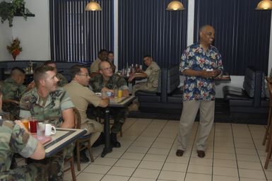 [Assignment: 48-DPA-SOI_K_Guam_6-6-7-07] Pacific Islands Tour: Visit of Secretary Dirk Kempthorne [and aides] to Guam, U.S. Territory [48-DPA-SOI_K_Guam_6-6-7-07__DI12023.JPG]