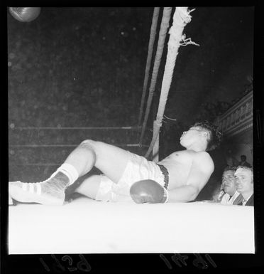 Boxers, Vaughn versus Tuna Scanlan, Wellington Town Hall