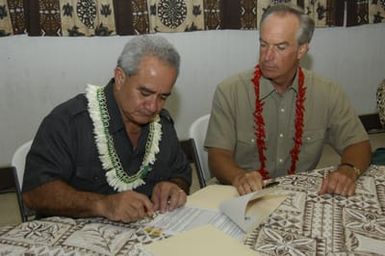 [Assignment: 48-DPA-SOI_K_Amer_Sam] Pacific Islands Tour: Visit of Secretary Dirk Kemmpthorne [and aides] to American Samoa, U.S. Territory [48-DPA-SOI_K_Amer_Sam__DI15205.JPG]