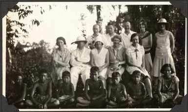 Group portrait of Mattie Yonge and friends, Samoa, 1929 / C.M. Yonge