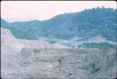 The Arawa mine site (4) : Bougainville Island, Papua New Guinea, April 1971 / Terence and Margaret Spencer