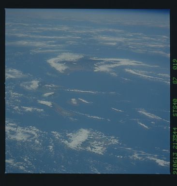 S40-87-019 - STS-040 - Earth observations