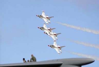 The U.S. Air Force Thunderbirds Aerial Demonstration Team F-16C Fighting Falcon aircraft perform during the Open House Air Show, Sept. 12, 2004, at Andersen Air Force Base, Guam. (U.S. Air Force PHOTO by STAFF SGT. Bennie J. Davis III) (Released)