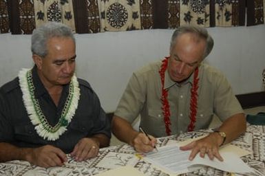 [Assignment: 48-DPA-SOI_K_Amer_Sam] Pacific Islands Tour: Visit of Secretary Dirk Kemmpthorne [and aides] to American Samoa, U.S. Territory [48-DPA-SOI_K_Amer_Sam__DI15201.JPG]