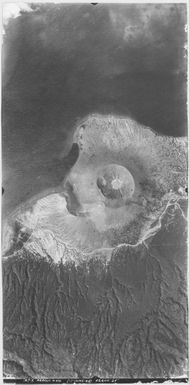 [Aerial photographs relating to the Japanese occupation of Rabaul and vicinity, Papua New Guinea, 1943] [Simpson Harbour and Tavurvur volcano]. (34)
