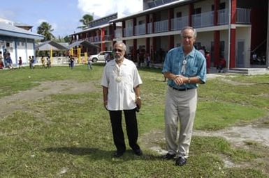 [Assignment: 48-DPA-SOI_K_Majuro_6-11-12-07] Pacific Islands Tour: Visit of Secretary Dirk Kempthorne [and aides] to Majuro Atoll, of the Republic of Marshall Islands [48-DPA-SOI_K_Majuro_6-11-12-07__DI14689.JPG]