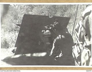 DONADABU AREA, NEW GUINEA. 1943-12-01. NO 1 GUN OF THE 2/4TH AUSTRALIAN FIELD REGIMENT AT FULL RECOIL DURING A COMBINED EXERCISE WITH THE 2/10TH AUSTRALIAN INFANTRY BATTALION. THE MAN AT THE GUN IS ..
