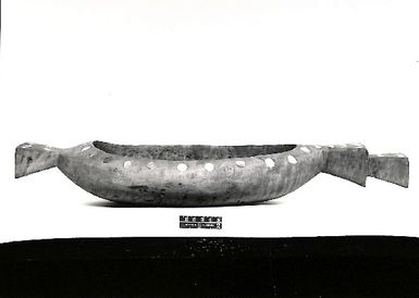 Photo of carved wooden object (XXI/10)