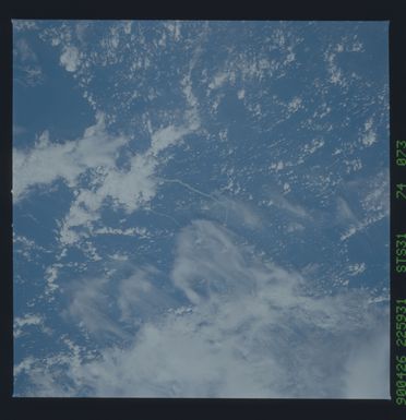 S31-74-073 - STS-031 - STS-31 earth observations