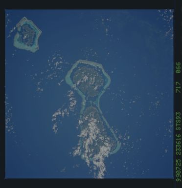 STS093-717-066 - STS-093 - Earth observations of Bora-Bora's coral reefs taken during STS-93 mission