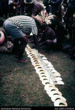 Payment ceremony, decorative pieces