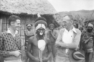 Dr Sinclair standing with two men, ca. 1934 / Michael Leahy