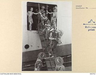 WEWAK AREA, NEW GUINEA. 1945-05-30. SOME OF THE PERSONNEL OF 7 MECHANICAL EQUIPMENT COMPANY WHO CAME DIRECT FROM SYDNEY, DISEMBARK FROM THE SS TAROONA INTO BARGES FOR THE TRIP TO THE BEACH-HEAD. ..