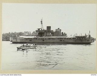 JACQUINOT BAY, NEW BRITAIN. 1944-11-06. MEMBERS OF B COMPANY, 1ST NEW GUINEA INFANTRY BATTALION GOING ASHORE IN A NATIVE LAKATOI FROM THE FRANCES PEAT, A FORMER HAWKESBURY RIVER, NEW SOUTH WALES, ..