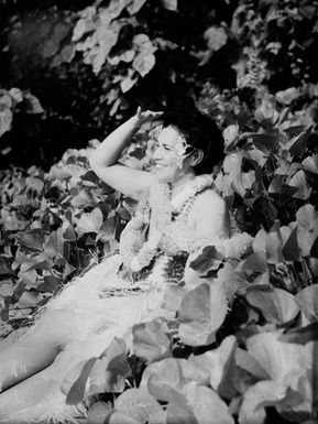 [Portrait of a Tahitian woman at the beach]